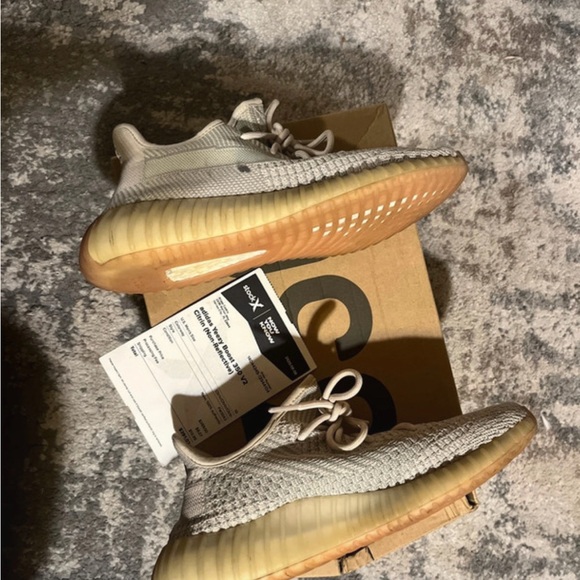 adidas Yeezy Boost 350 V2 Box